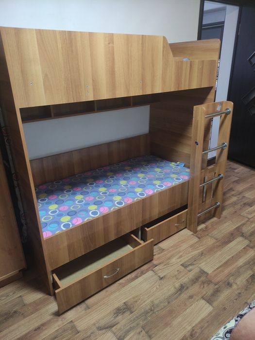 Двухъярусная кровать