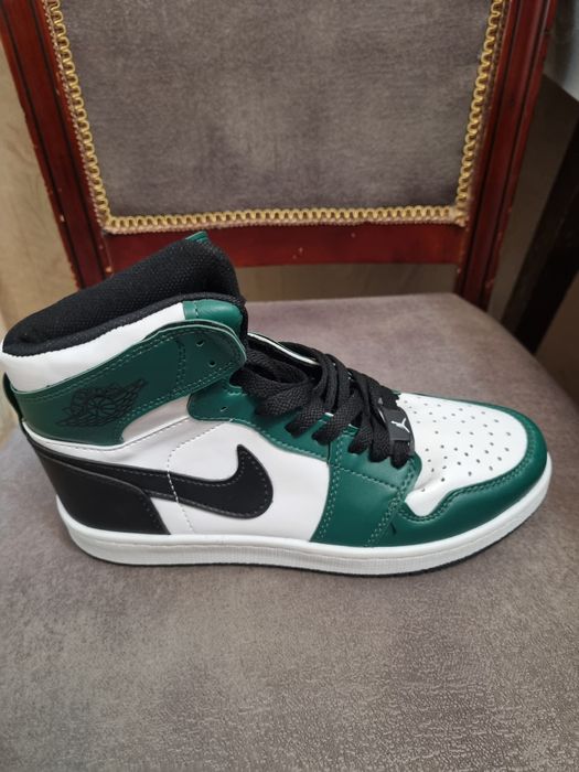 Женская обувь кроссовки