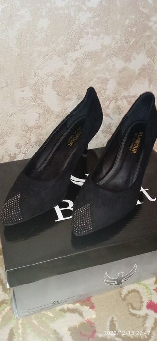 Продам туфли замшевые