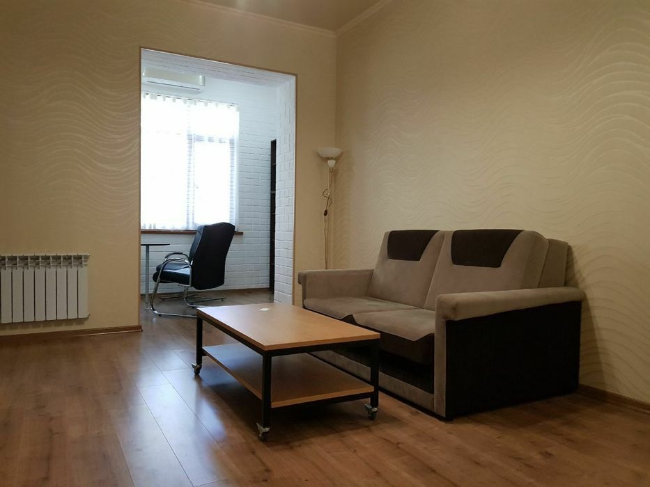 Чиланзар 1 квартал  2 ком  высокопотолочка