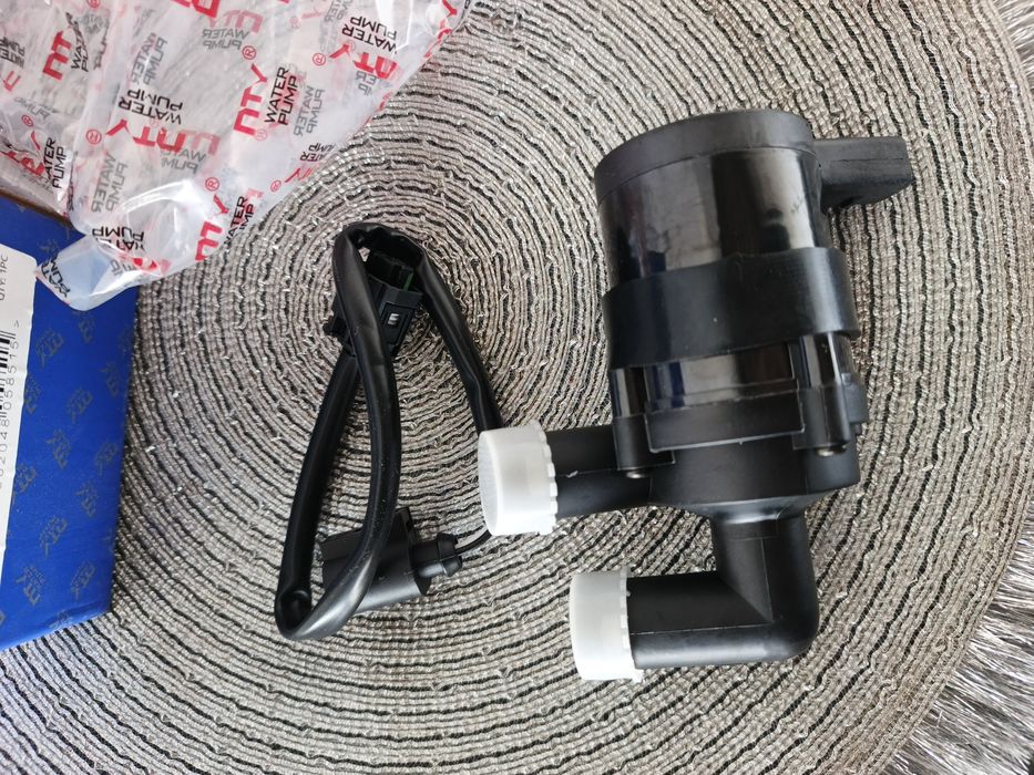 Vând pompă recirculare apă Webasto vw