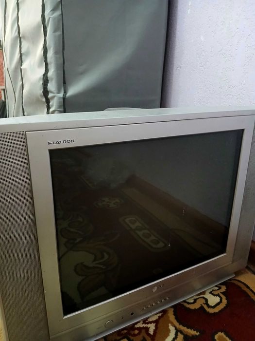 Телевизор LG в хорошем состоянии