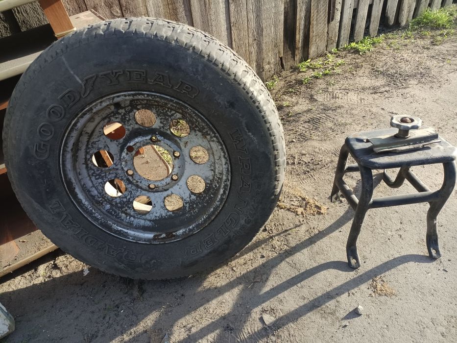 Продам запаску на Опель фронтера и крепление запаски в багажник