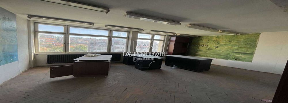 Етаж от административна сграда с 14 офиса