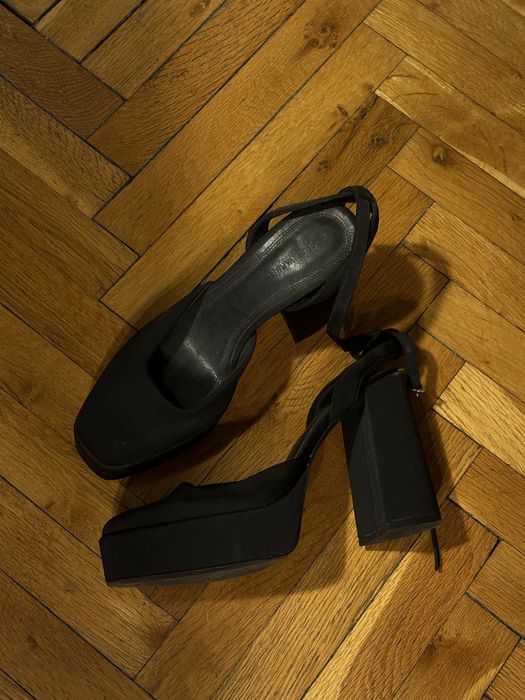 Черни токчета- Stradivarius