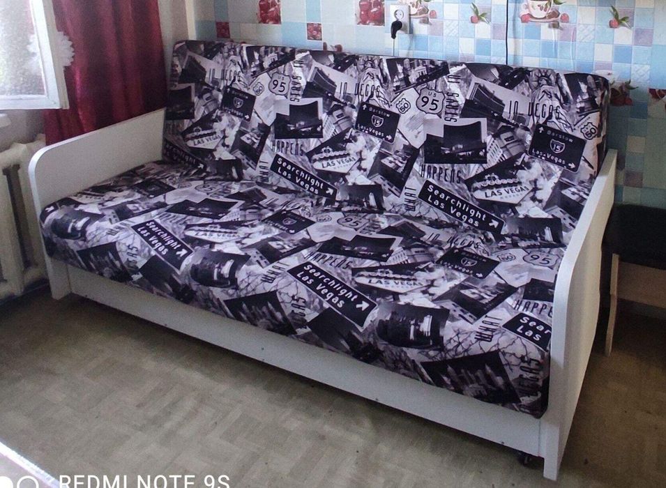 Прихожая , диван, кровать