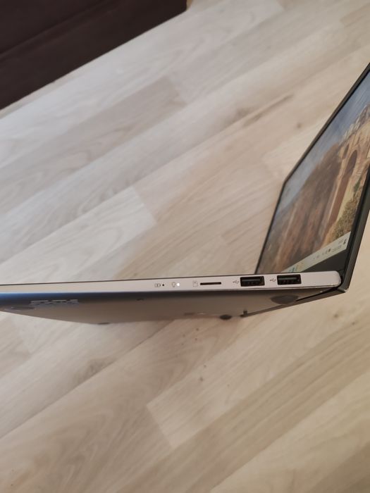 Asus VivoBook Rizen 5