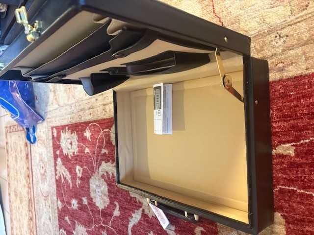 Geanta diplomat noua piele naturala incuietori cifru