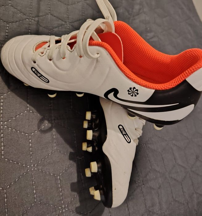 Ghete fotbal pentru iarba