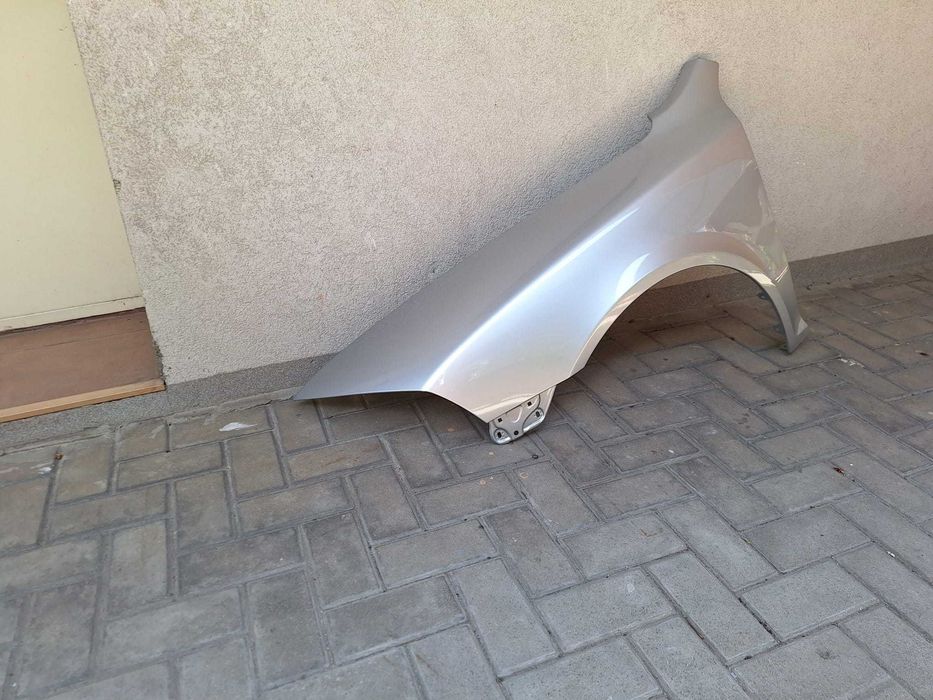 Aripa Fata Stanga Skoda Octavia 2 II An 2004-2008 Vopsita Gri Deschis