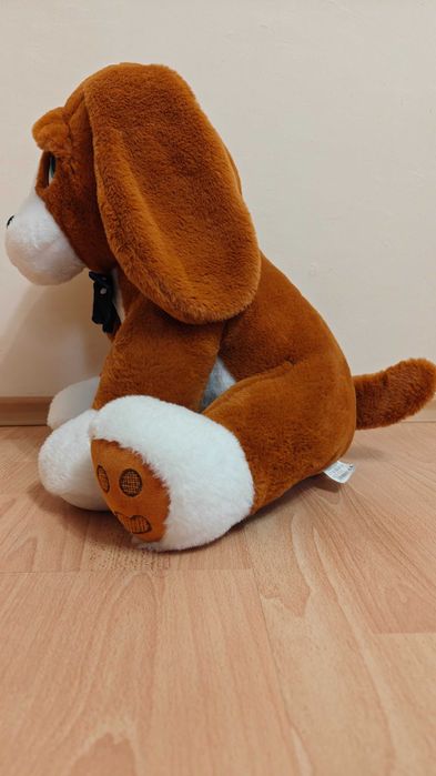 Плюшено куче с папийонка на точки, кафяво и бяло и Клоун кукла