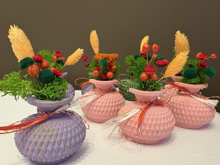 Martisoare cu licheni si flori uscate