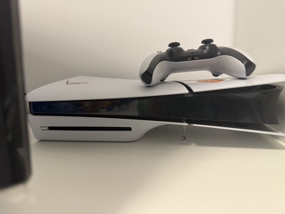 Vand Ps 5 aproape nou folosit foarte putin