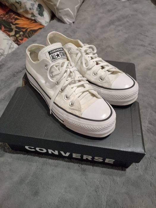 Оригинални кецове converse Chuck Taylor.
Размер 36 
Цена 50лв за чифт