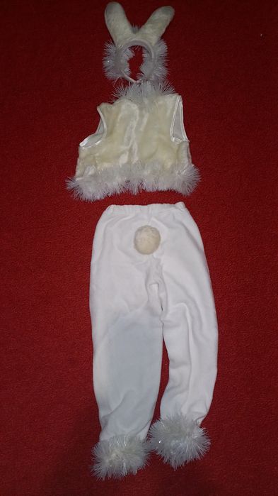 Шапочка и очки для плавания.