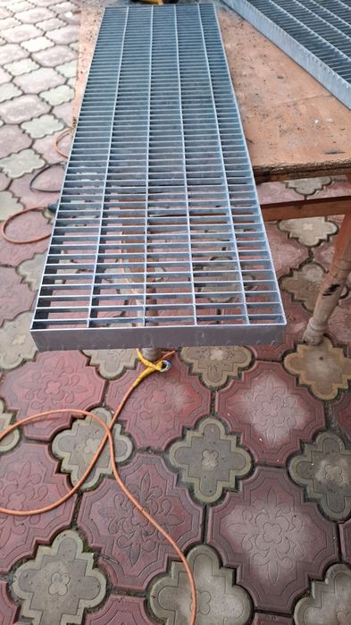 Trepte si gratare zincate