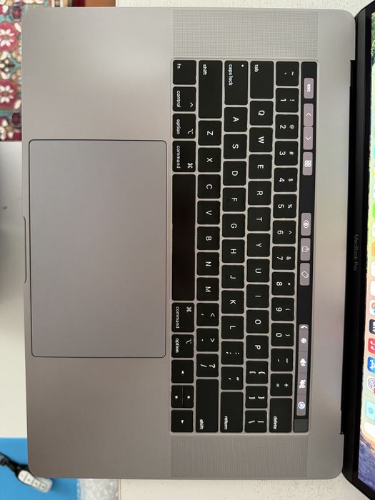Macbook Pro i7/16/256
