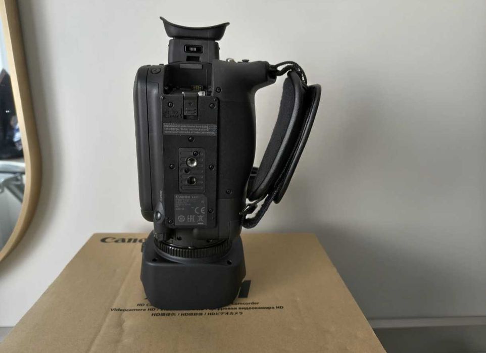 Canon XA11, ca noua, cutie completa