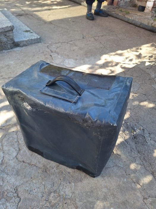 Продавам акумулаторно кубе Roland Cube 20