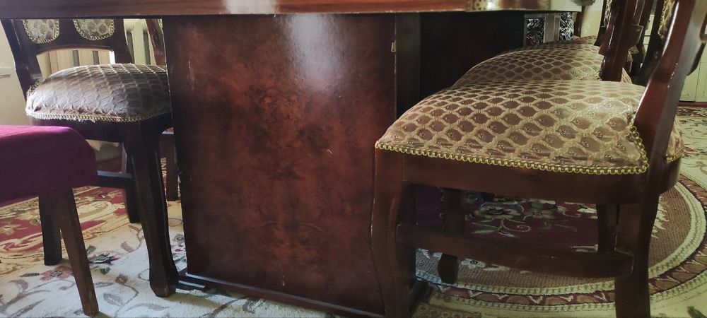 Стол и стулья качества отличное