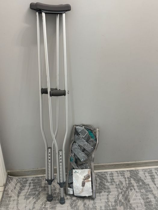 Шина за обездвижване на коляно + патерици