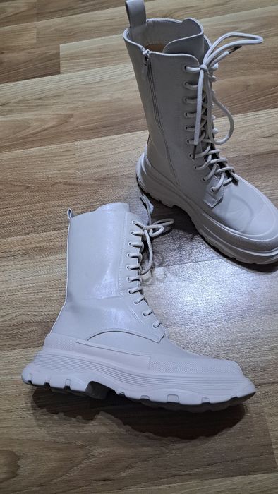 Кожени боти в бежов  цвят