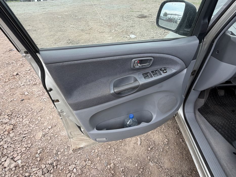 2 бр Тойота превиа 2.0 Д 115 кс 2003г на части