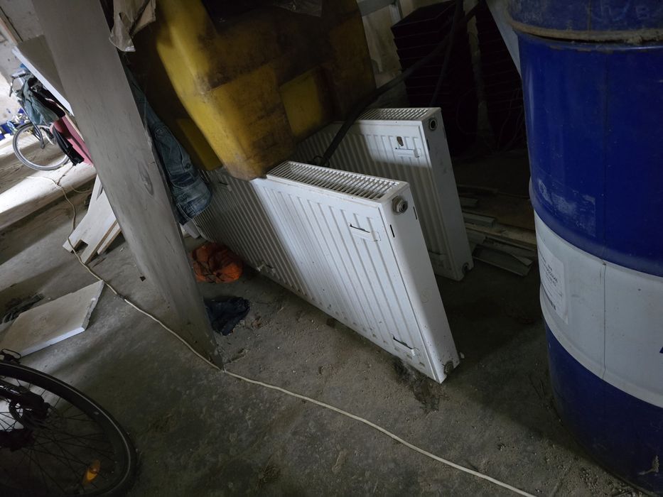 Vând calorifere uzate