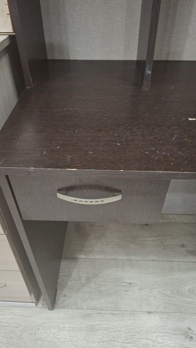 Продам стол школьный