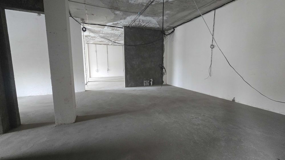 СДАЁТСЯ ТОРГОВОЕ ПОМЕЩЕНИЕ за 20 у.е. за кв/м в центре