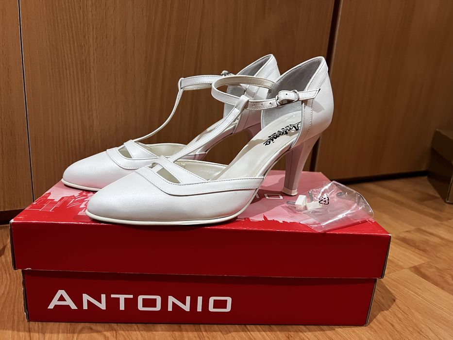 Pantofi Antonio albi