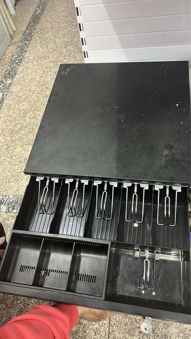 Продам кассовый ящик