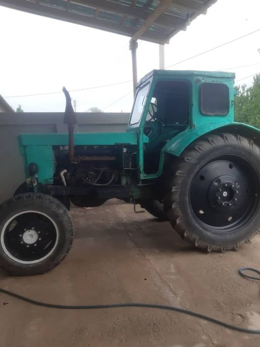 Traktor sotiladi