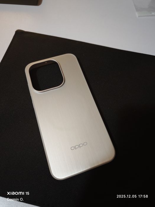 Vând huse Oppo Find X9