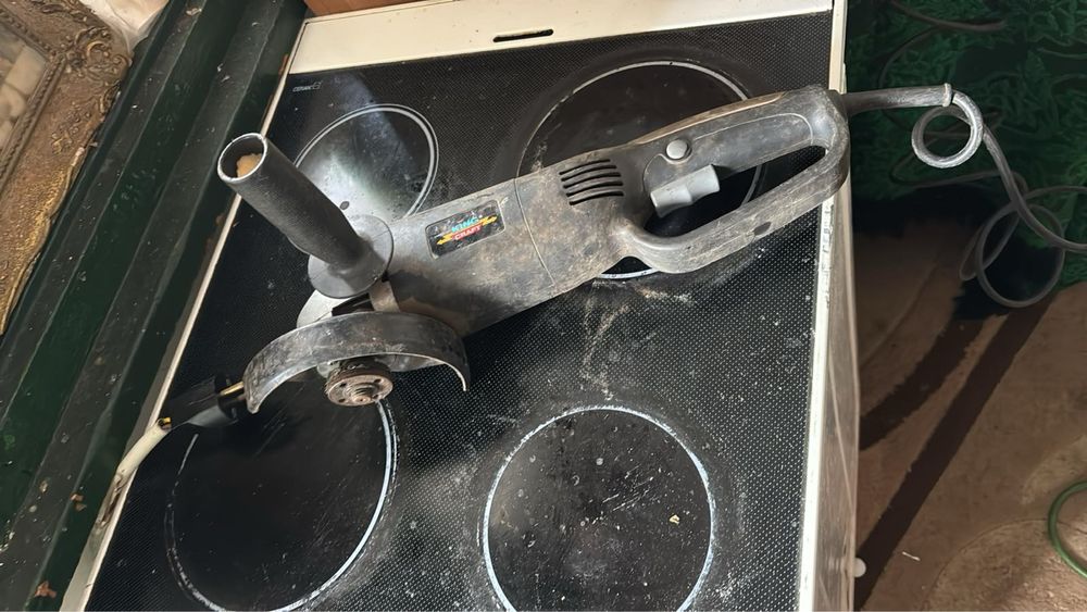 Здрявйте продавач четри машини работещи се работят перфектно с преглед