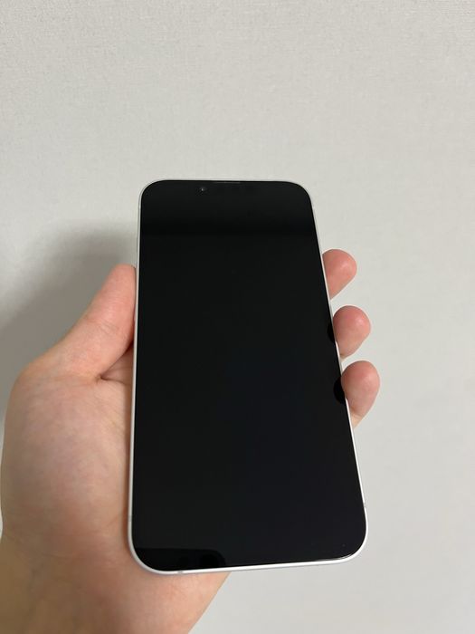 Белый iPhone 16e 128 GB