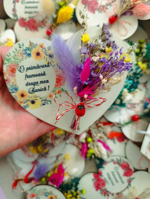 Decorațiuni si mărțișoare magnetice