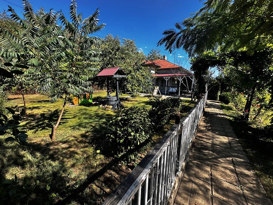 Casă de vânzare în Frumușani, 4 camere, 2100 mp teren