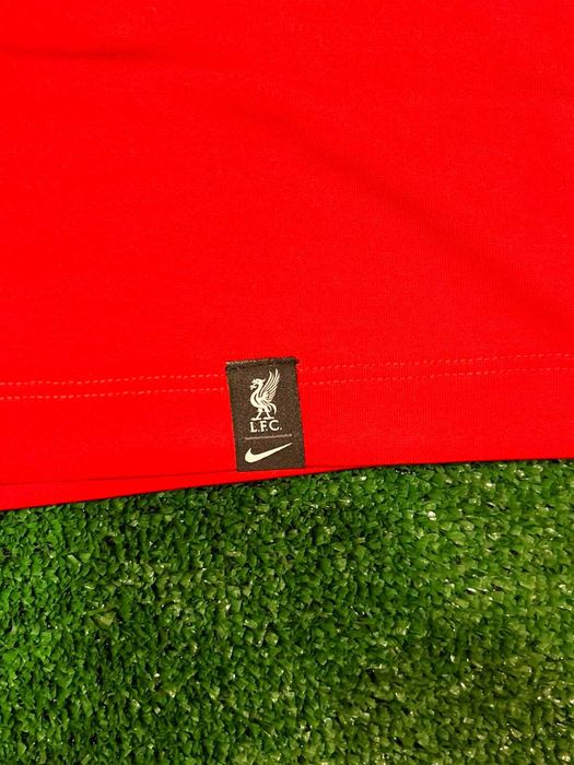 Спортна тениска на Ливърпул