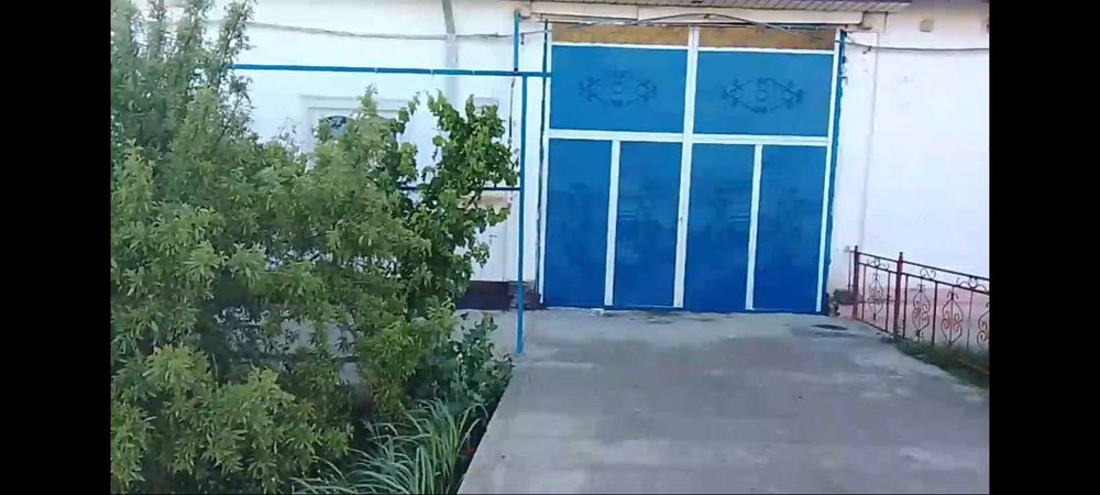 Navoiy viloyati,Qiziltepa tumani,Malikobod qishloğida hovli sotiladi