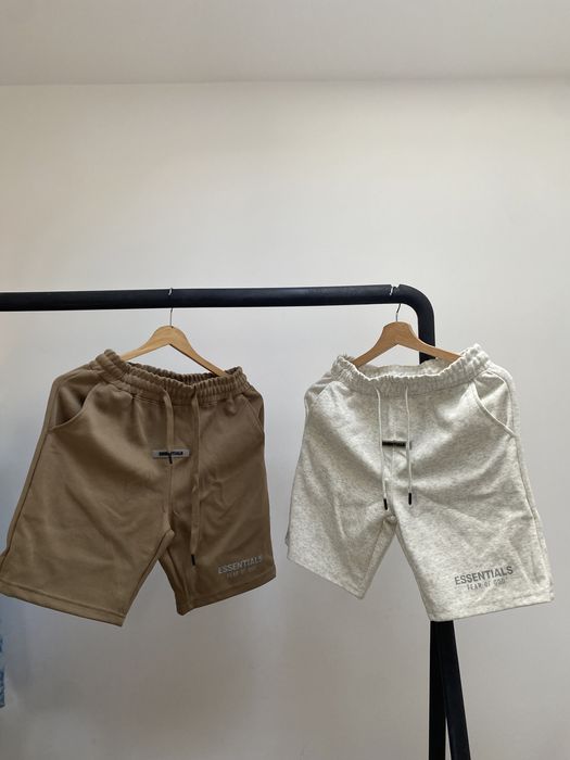 OFERTA 100 Lei Azi Pantaloni scurti Essentials