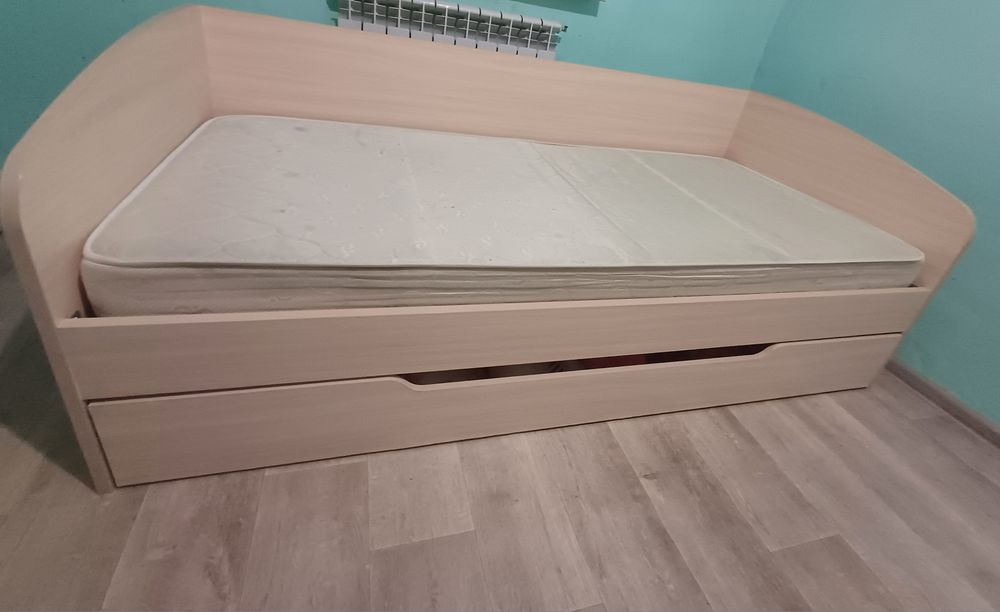 Кровать для спальни