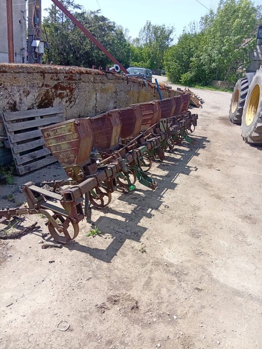 Vând 2 Prășitori Preț 15 milioane bucata