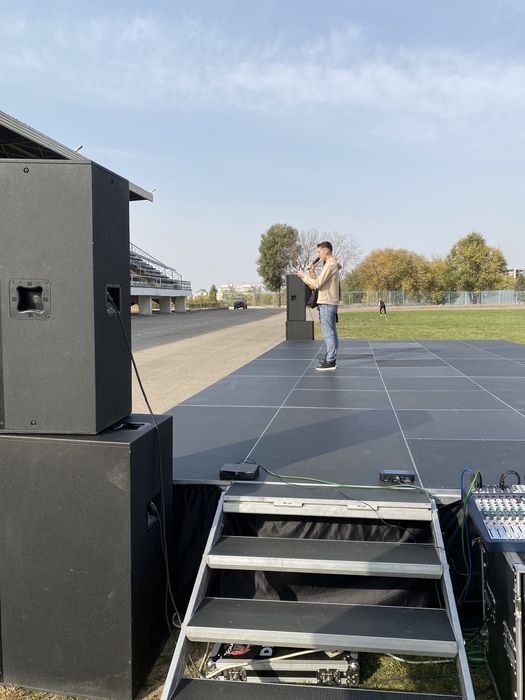 Сцена для музыкантов, подиум