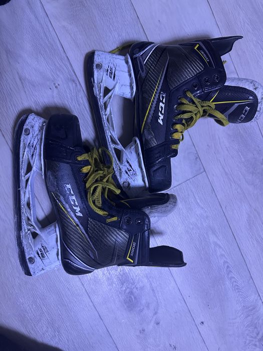 Хоккейные коньки