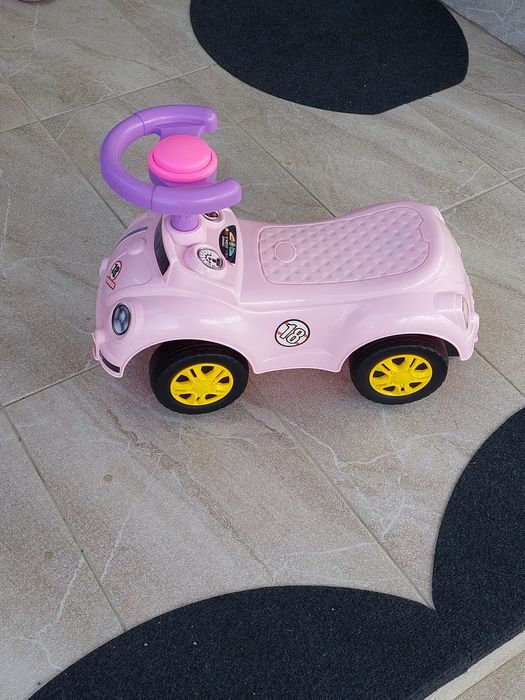 Детска кола с клаксон