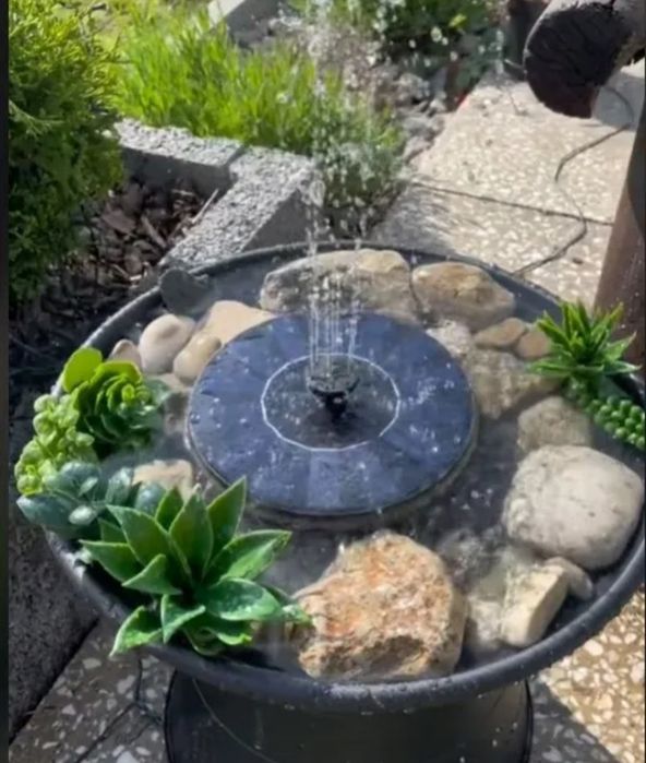 Соларен фонтан с три режима на разпръскване на водата