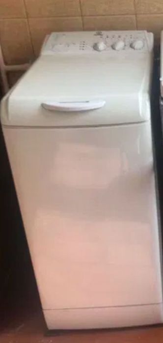 Машинка стиральная indésit.