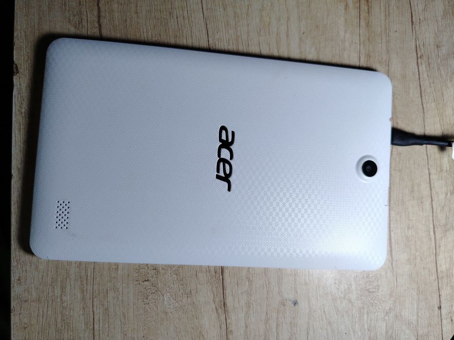 Продавам таблет Acer