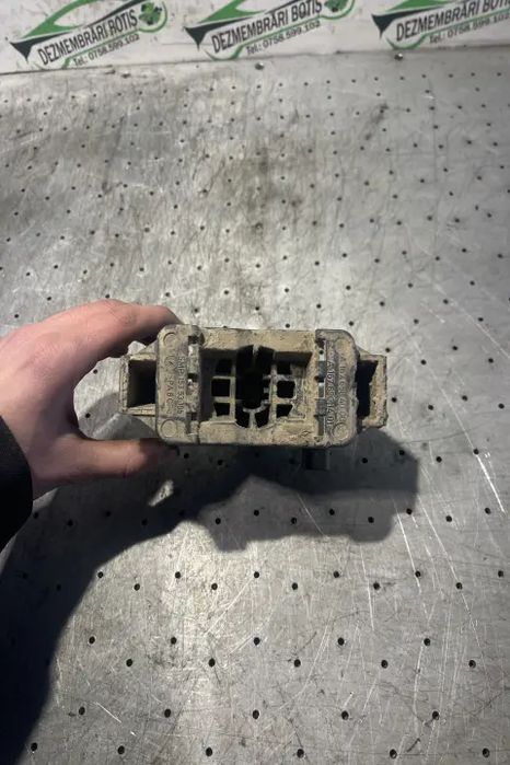 Suport prag pentru cric spate dreapta A 167 698 40 00 Mercedes-Benz